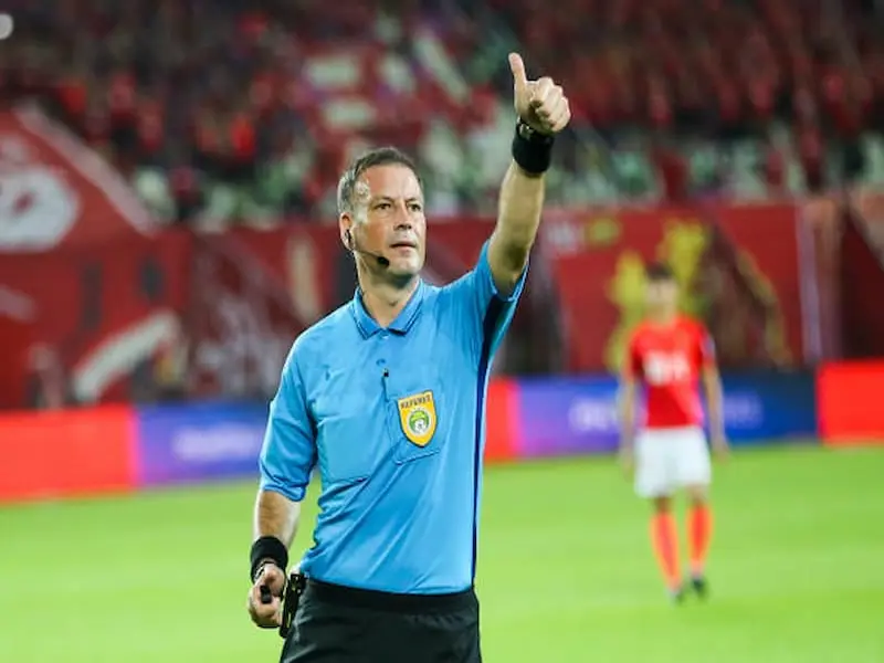 Tiểu sử trọng tài Clattenburg - Những thông tin chi tiết 2 Phong cách làm việc trong tiểu sử trọng tài Clattenburg