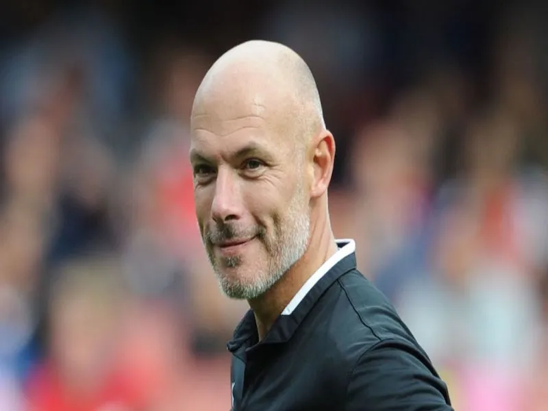 Tiểu sử trọng tài Howard Webb - Người có tâm với nghề 2 Tiểu sử trọng tài Howard Webb về sự nghiệp làm nghề ấn tượng